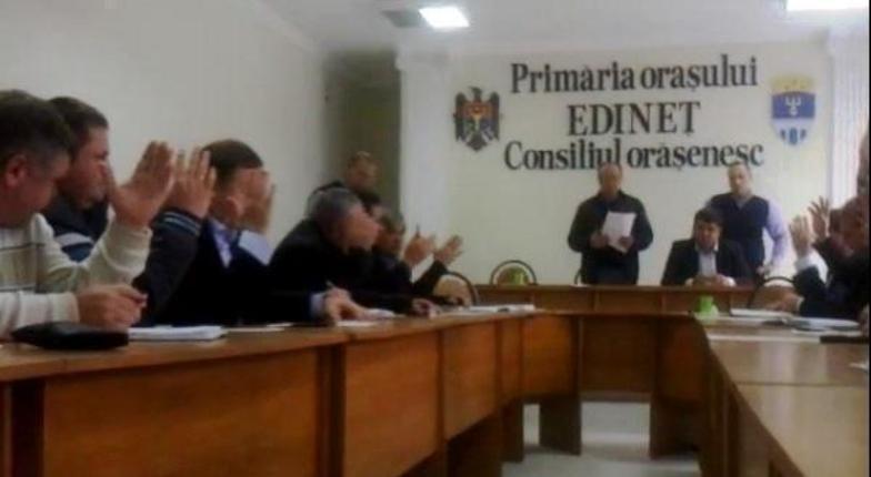 Додон заявляет о несправедливых тарифах в Кишиневе, а его же партия в районах повышает тарифы