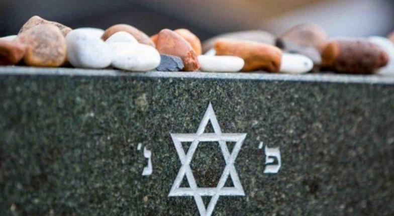 Израиль потребовал от Украины исключить антисемитов из списка героев